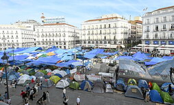 Foto tomada ayer de la acampada en Madrid por el derecho a la vivienda.