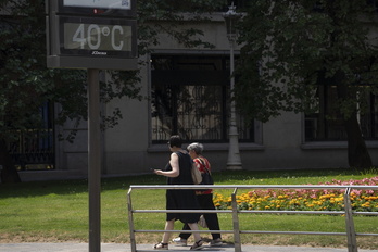 Imagen de archivo de un termómetro marcando 40 grados en Bilbo.