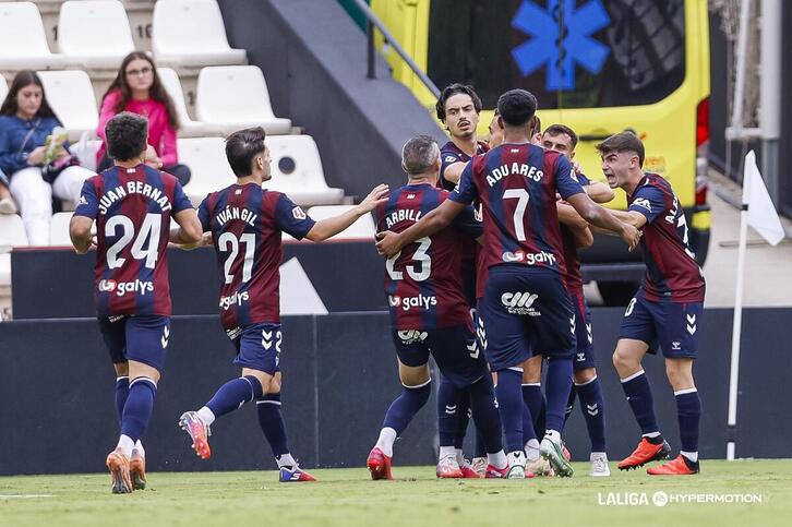 El Eibar celebra el gol de mada al Albacete.