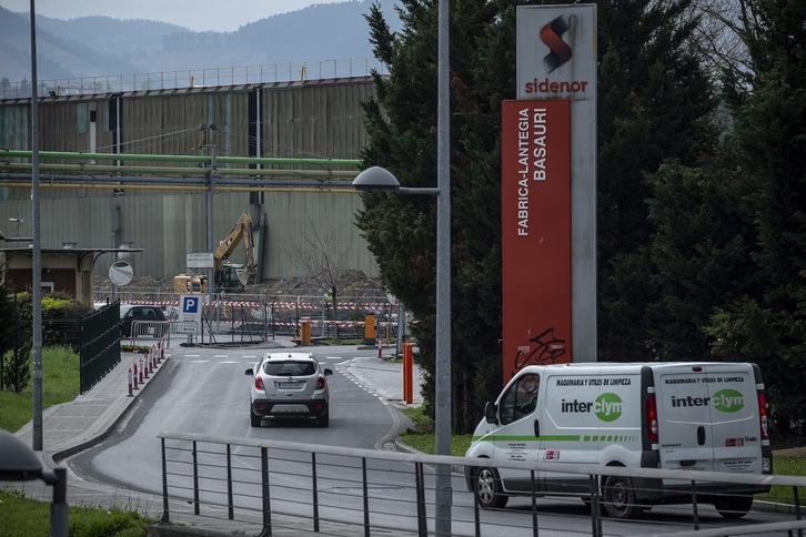 La entrada a la fábrica de Sidenor en Basauri, dónde los trabajadores decidieron salir del Acuerdo Marco del grupo para negociar un convenio propio.