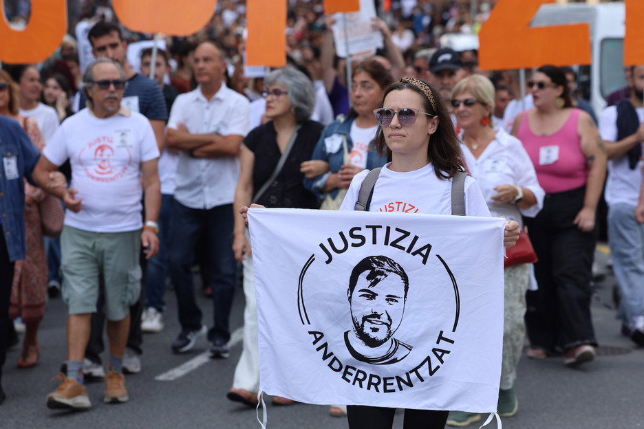 ‘Justizia Anderrentzat’ ha sido la consigna principal de la marcha. ‘Justizia Anderrentzat’ ha sido la consigna principal de la marcha.