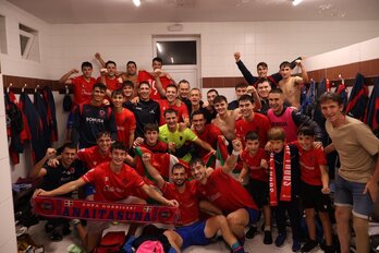 La plantilla del CD Anaitasuna, tras eliminar al Tedeón.