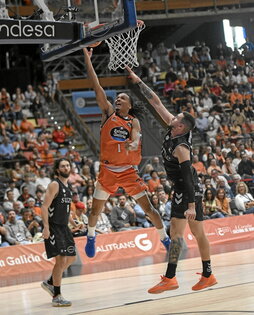 Surne Bilbao peleó hasta el final.