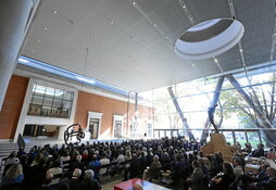 Acto oficial en el atrio del renovado Museo de Bellas Artes de Bilbo.