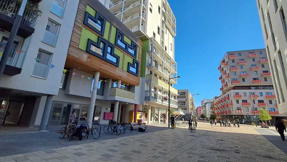 Una calle del barrio de Sonnwendviertel, también en antiguos terrenos ferroviarios. Una calle del barrio de Sonnwendviertel, también en antiguos terrenos ferroviarios.