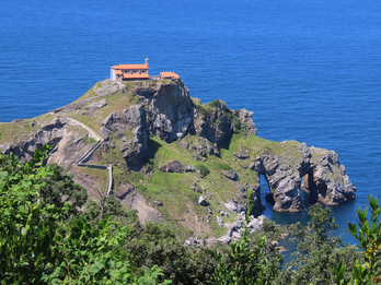 Gaztelugatxen ere izango dira turismo agenteak.