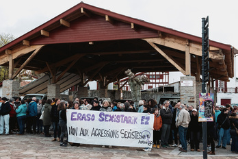 Martxoko erasoaren ondotik Eme8-k eginiko elkarretaratzea.