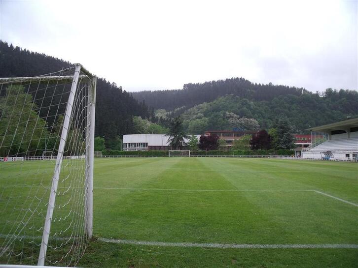 Campo del Anaitasuna de Azkoitia, donde se jugó uno de los partidos investigados.