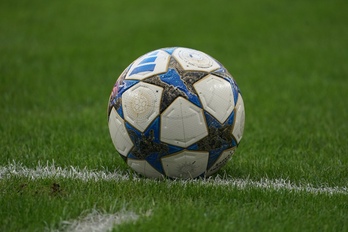 Thomas Rabino eta Fabien Touati kazetariek futbol munduan nola jarduten duten pedokriminalitatearen sareak aztertu dute argitaratu berri duten liburuan.