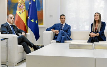 Bilera Moncloan Turull, Nogueras eta Sanchezen artean, 2025eko ekainean.