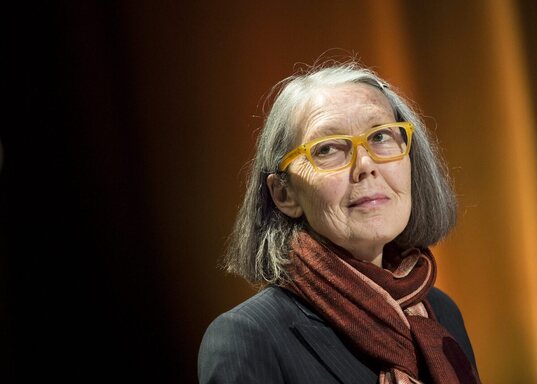 Anne Carson, en una presentación en Estocolmo en 2020.