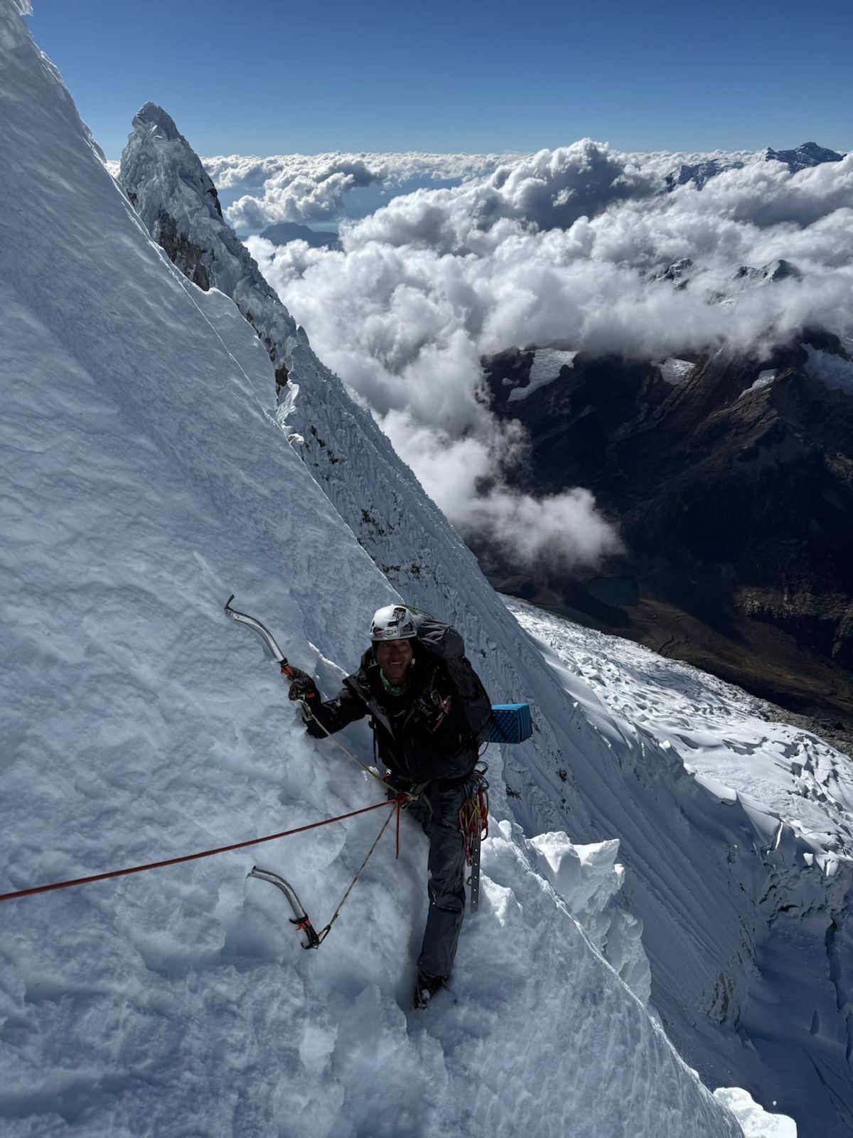 Euskal alpinistak dio bide oso interesgarria eskalatu dutela. (Jon ZERAIN)