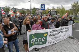 EHNE se concentró en los aledaños de la sede central del Ejecutivo de Lakua.