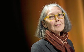 Anne Carson, en una presentación en Estocolmo en 2020.