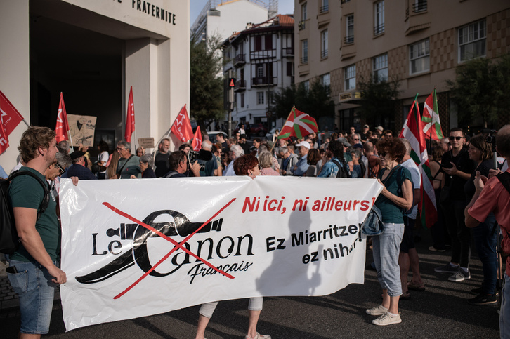 Canon Français-en etorreraren aurka Biarritzen antolaturiko elkarretaratzea. 