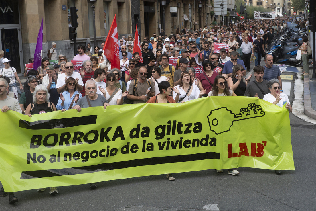 Manifestación de LAB en Donostia.