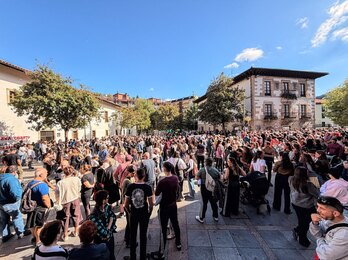 Concentración convocada este sábado por el movimiento feminista de Arrasate. 