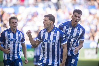 Boyé celebra el emate ante la mirada de Ibáñez y Ángel Pérez