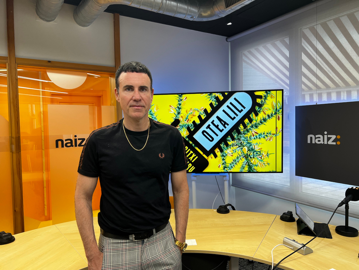 Iñaki Ortiz de Villalba NAIZ Irratiko estudio nagusian