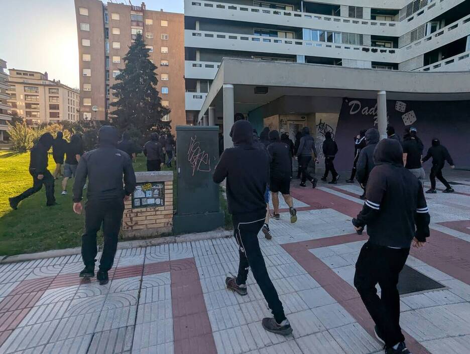 Jóvenes antifascistas, hacia Yamaguchi. Jóvenes antifascistas, hacia Yamaguchi.