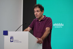 Un momento de la comparecencia de Ricardo Burutaran.