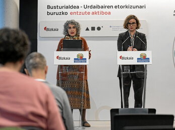 Ibone Bengoetxea y Elixabete Etxanobe, en un acto conjunto en Urdaibai.