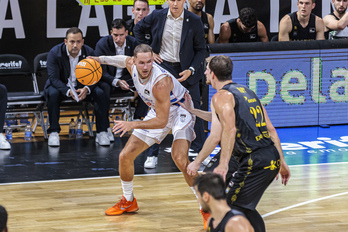 Tadas Sedekerskis anotó 7 puntos. 