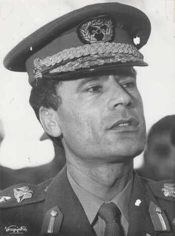 Gadafi gaztea, Belgradera egindako bidaia batean.