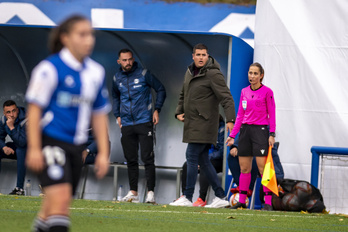 Mikel Crespo, durante su etapa al frente del equipo femenino del Deportivo Alavés.