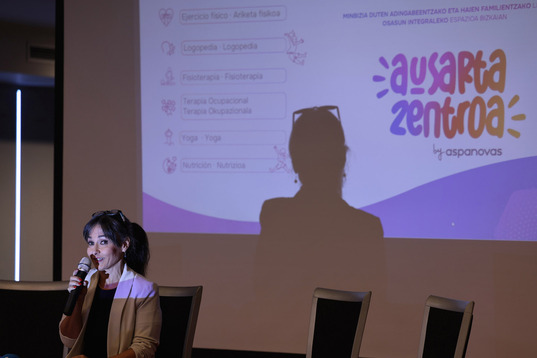 Ainhoa Fernandez, aurkezpenean.