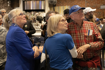 Independentistas de Alberta siguen los resultados de la votación sobre el plan para un referéndum de independencia vinculante.