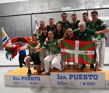 Los chicos celebran el oro y las chicas la plata, en las primeras finales del Mundial, en cesta por parejas.