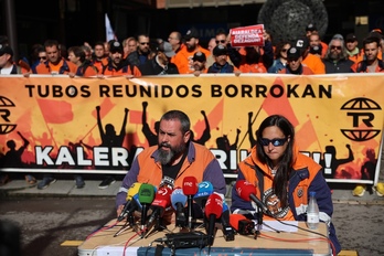 Comparecencia de trabajadores de Tubos Reunidos en defensa del empleo.