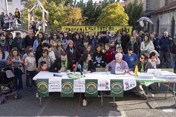 Patxi Larrainzar ikastolan egindako agerraldia, Eskola publikoan ratioak jaisteko sinadura bilketa aurkezteko.