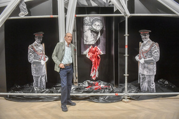 Xabier Morrás junto a su instalación ‘Cristo amordazado’, censurado en 1972.