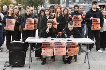 Bilbo Handiko hainbat eragilek egindako agerraldia Deustuko Done Petri plazan.
