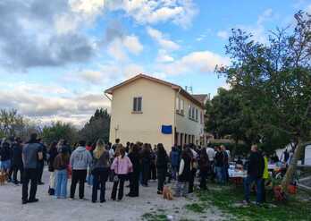 La plataforma Herriko Espazioak Defendatu sigue con su lucha por mantener en pie las antiguas escuelas de Zizur Nagusia.