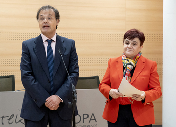 El consejero de Salud, Alberto Martínez, y la directora de Osakidetza, Lore Bilbao. 