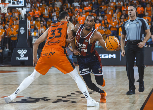 Pese a las adversidades físicas del equipo, Kosner Baskonia ha firmado un partido honroso ante el campeón.