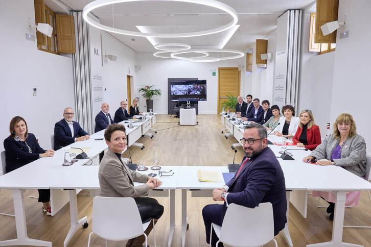 Las delegaciones del Gobierno español y Nafarroa han sellado en Iruñea el traspaso de las competencias de I+D+i.