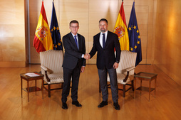 Feijóo y Abascal, en una reunión para la investidura fallida del líder del PP en 2023.