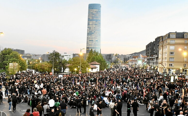 Miles de antifascistas se echaron a las calles ante la posible llegada de Vito Quiles.