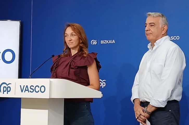 Muriel Larrea, presidenta del PP en Gipuzkoa, y Javier de Andrés, líder en la CAV.