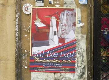 Uno de los carteles que han colocado en Donostia para anunciar Feministaldia.
