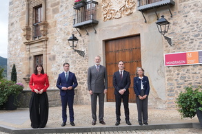 Espainiar erregea Euskal Herrian, protesta artean Espainiar erregea Euskal Herrian, protesta artean