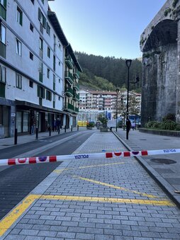 Punto de la calle Kantoipe de Ondarroa donde se ha producido el accidente mortal.