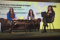 Angeles Toledano, Malentxo Zeberio eta Albina Cabrera tradizioari betaurreko moreak jarriz ibili dira.