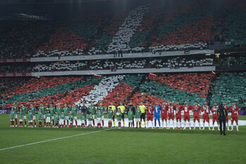 Jugadores de Euskal Selekzioa en la foto previa antes del partido contra Palestina.