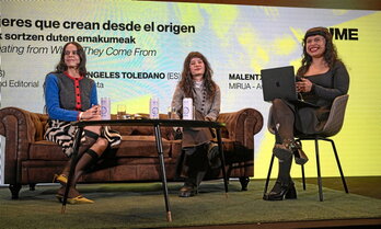 Toledano, Zeberio eta Cabrera ezkerrean; «Pitch perfektua» panelekoak erdian; Markel Gomez, goian eskuinean; eta StudiOSeko kideak azpian.